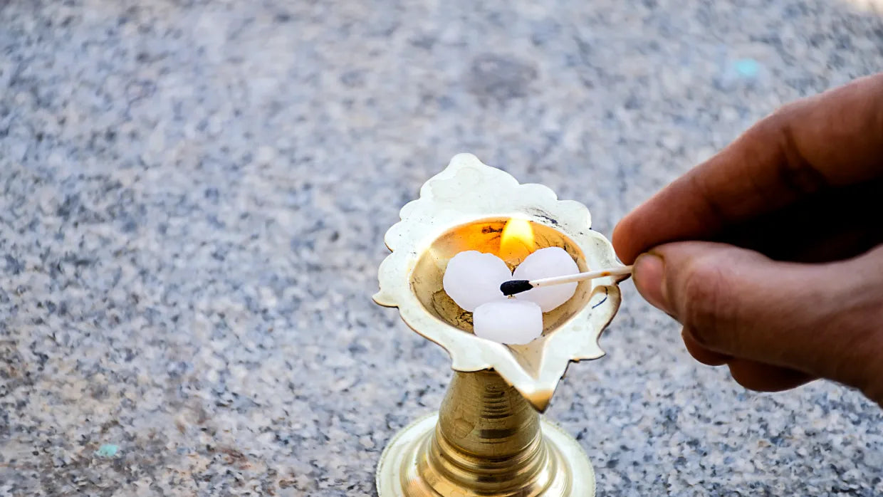 Aarti with Camphor: Rituals and Symbolism